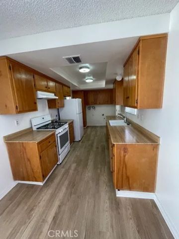 876 W Whittier Avenue 878, Hemet, CA 92543