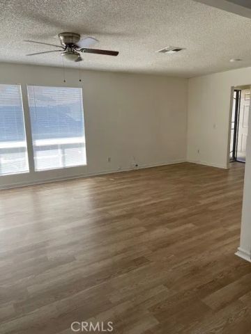 876 W Whittier Avenue 878, Hemet, CA 92543