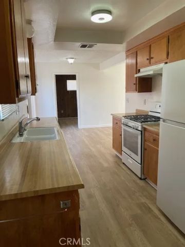 876 W Whittier Avenue 878, Hemet, CA 92543