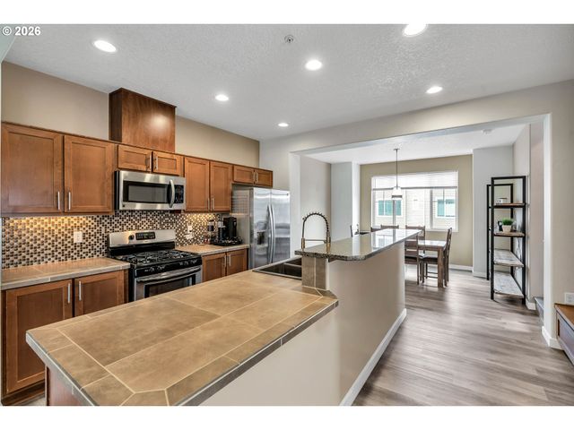 350 Nw 116TH Ave 101, Portland, OR 97229