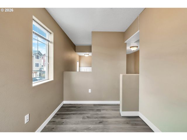 350 Nw 116TH Ave 101, Portland, OR 97229