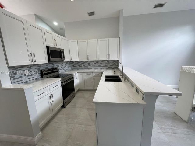 5544 NW 54th Cir, Coconut Creek, FL 33073