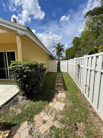 5544 NW 54th Cir, Coconut Creek, FL 33073