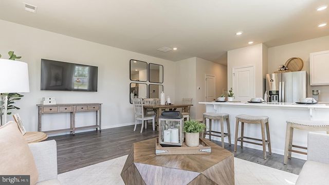 201 MAZZEO DR, Glassboro, NJ 08028