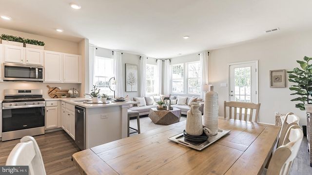 201 MAZZEO DR, Glassboro, NJ 08028