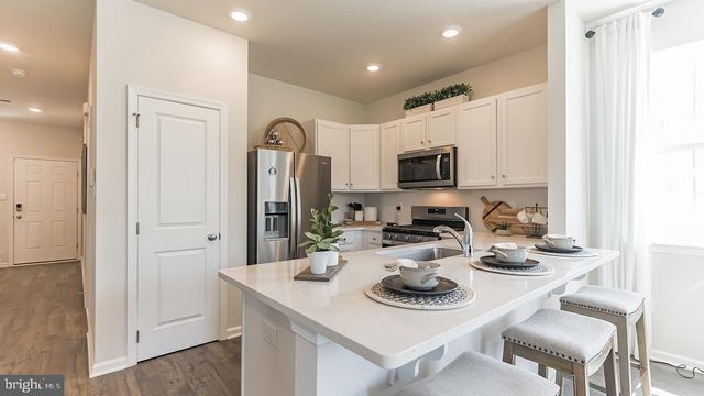 201 MAZZEO DR, Glassboro, NJ 08028