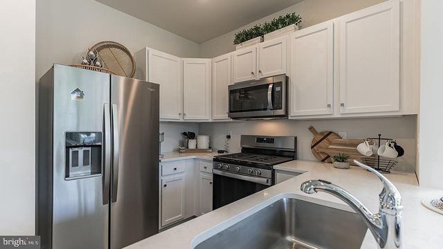 201 MAZZEO DR, Glassboro, NJ 08028