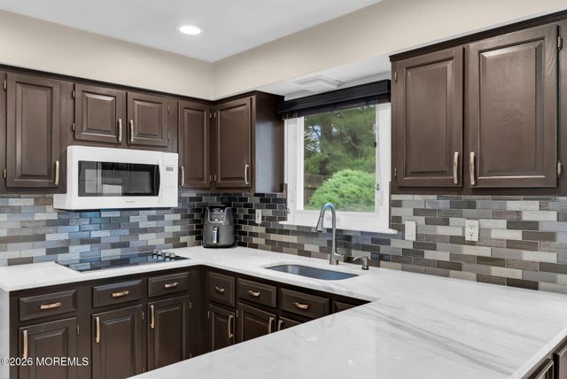 6 Hudson Bay Terrace, Marlboro, NJ 07746