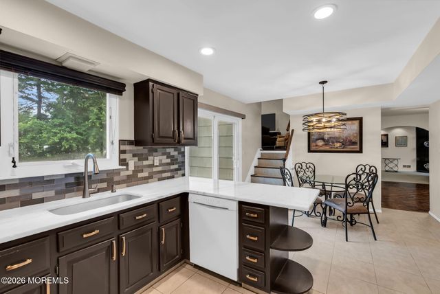 6 Hudson Bay Terrace, Marlboro, NJ 07746