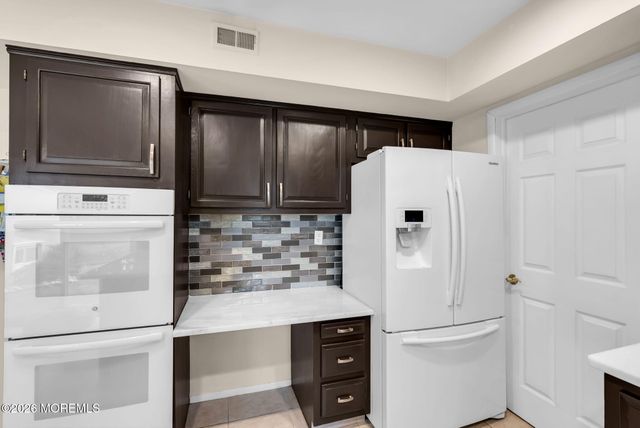 6 Hudson Bay Terrace, Marlboro, NJ 07746