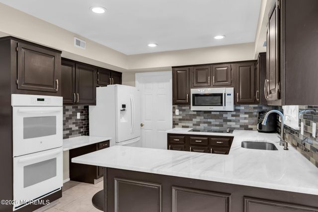 6 Hudson Bay Terrace, Marlboro, NJ 07746