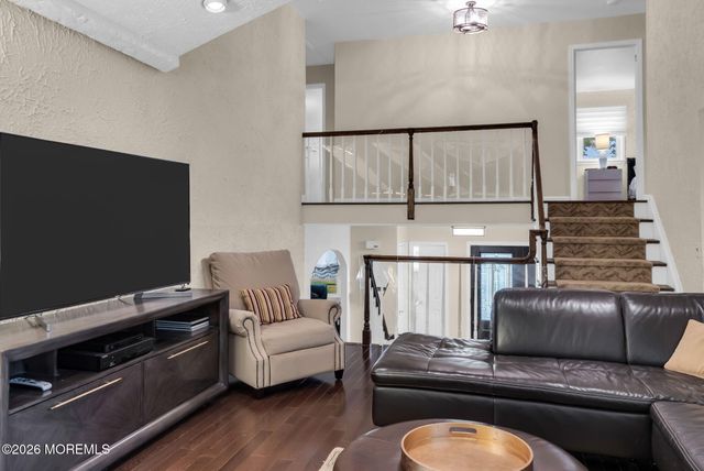 6 Hudson Bay Terrace, Marlboro, NJ 07746