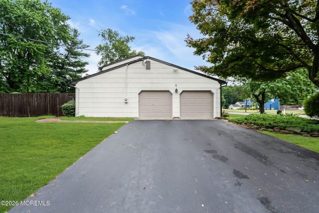 6 Hudson Bay Terrace, Marlboro, NJ 07746