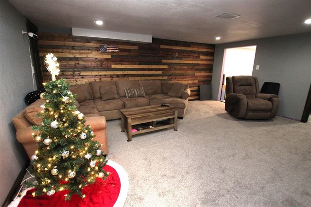 313 N Linden Avenue, Fremont, MI 49412