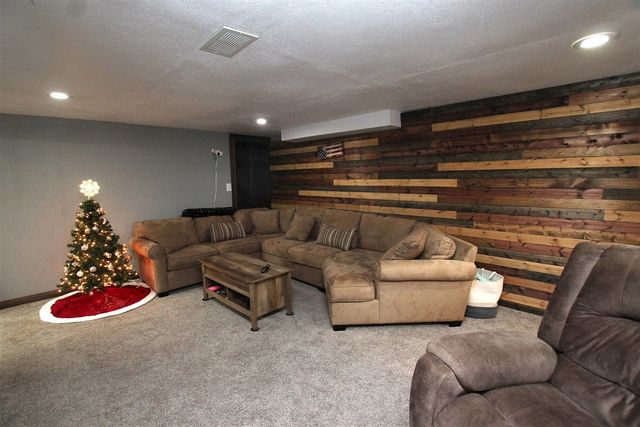 313 N Linden Avenue, Fremont, MI 49412