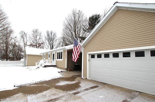 313 N Linden Avenue, Fremont, MI 49412