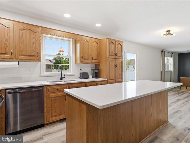 1420 MILLENNIUM DR, Chambersburg, PA 17202