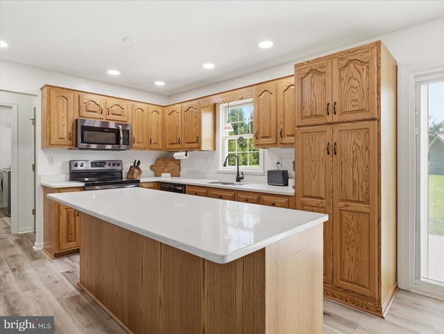 1420 MILLENNIUM DR, Chambersburg, PA 17202