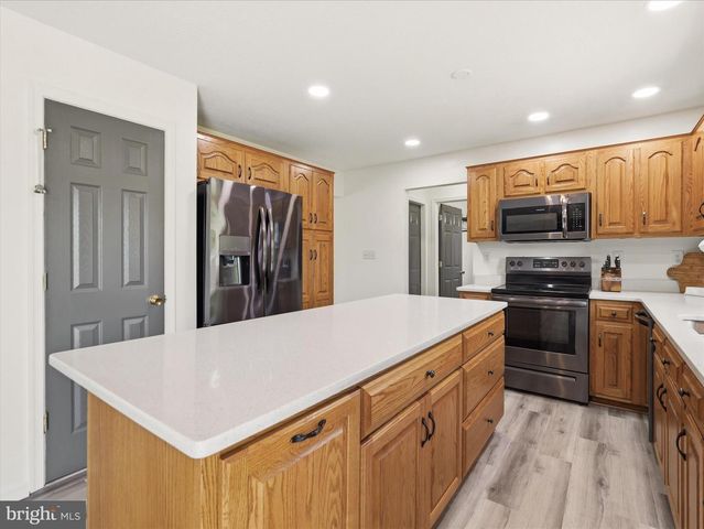 1420 MILLENNIUM DR, Chambersburg, PA 17202