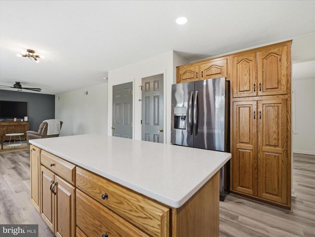 1420 MILLENNIUM DR, Chambersburg, PA 17202