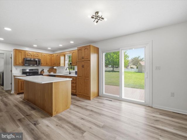 1420 MILLENNIUM DR, Chambersburg, PA 17202