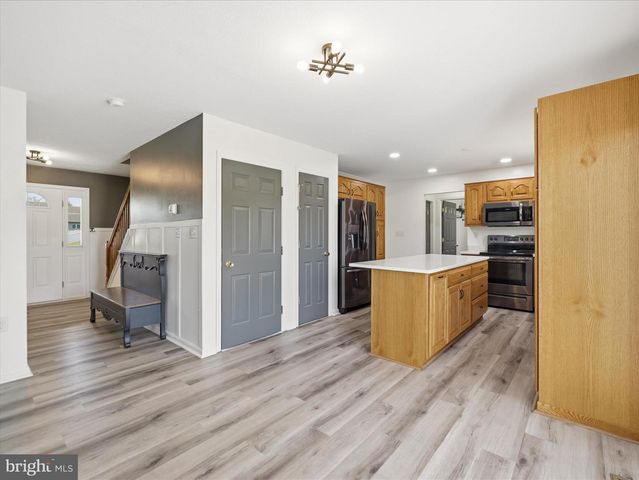 1420 MILLENNIUM DR, Chambersburg, PA 17202