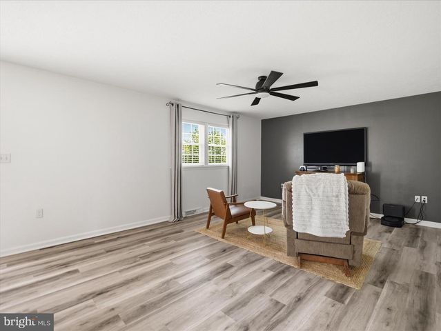 1420 MILLENNIUM DR, Chambersburg, PA 17202
