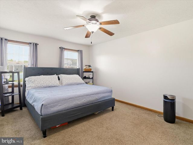 1420 MILLENNIUM DR, Chambersburg, PA 17202