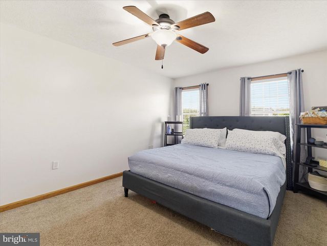 1420 MILLENNIUM DR, Chambersburg, PA 17202