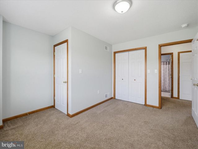 1420 MILLENNIUM DR, Chambersburg, PA 17202