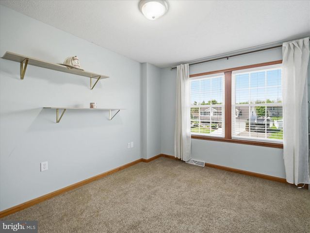1420 MILLENNIUM DR, Chambersburg, PA 17202