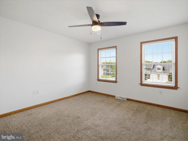 1420 MILLENNIUM DR, Chambersburg, PA 17202