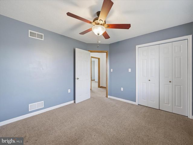 1420 MILLENNIUM DR, Chambersburg, PA 17202