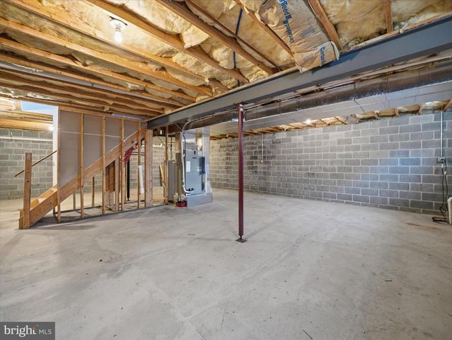 1420 MILLENNIUM DR, Chambersburg, PA 17202
