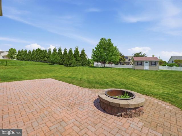 1420 MILLENNIUM DR, Chambersburg, PA 17202