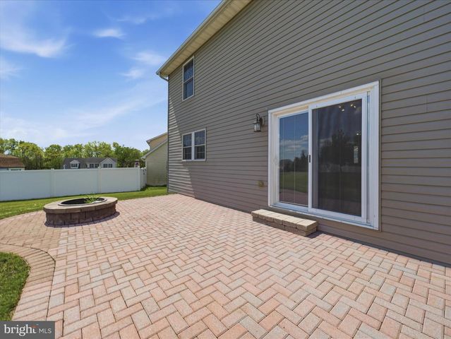 1420 MILLENNIUM DR, Chambersburg, PA 17202