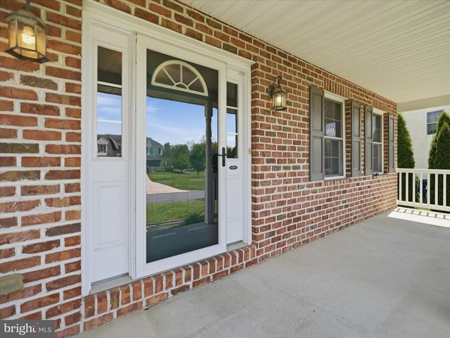 1420 MILLENNIUM DR, Chambersburg, PA 17202