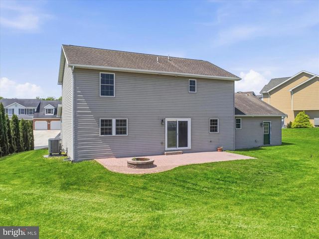 1420 MILLENNIUM DR, Chambersburg, PA 17202