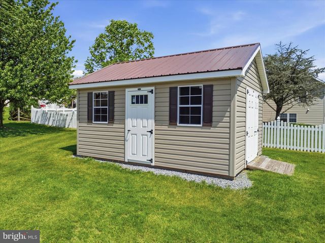 1420 MILLENNIUM DR, Chambersburg, PA 17202