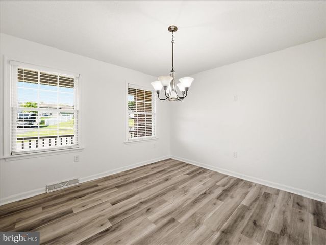 1420 MILLENNIUM DR, Chambersburg, PA 17202