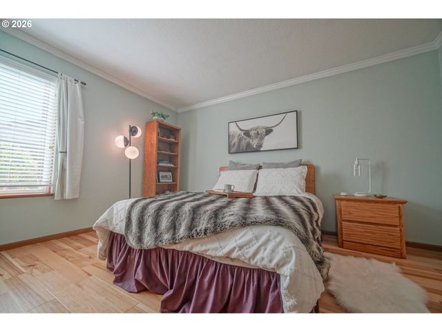 1986 LAKE ISLE Dr, Eugene, OR 97401