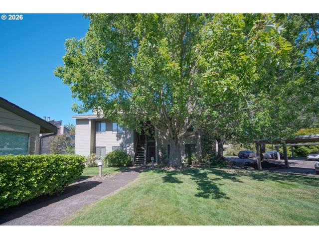1986 LAKE ISLE Dr, Eugene, OR 97401