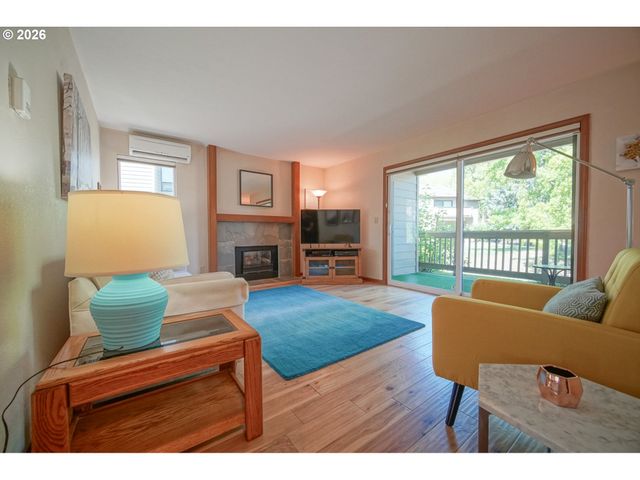 1986 LAKE ISLE Dr, Eugene, OR 97401