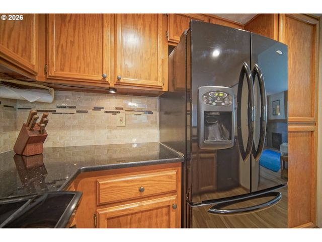 1986 LAKE ISLE Dr, Eugene, OR 97401