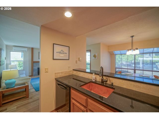 1986 LAKE ISLE Dr, Eugene, OR 97401