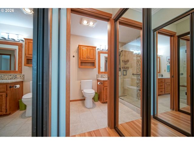 1986 LAKE ISLE Dr, Eugene, OR 97401