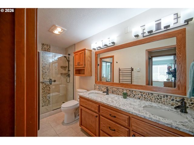 1986 LAKE ISLE Dr, Eugene, OR 97401