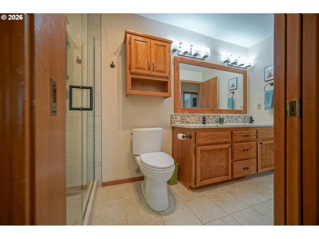 1986 LAKE ISLE Dr, Eugene, OR 97401