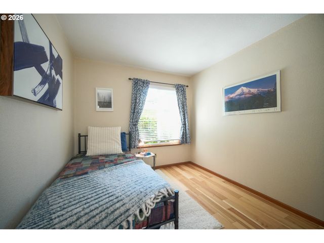 1986 LAKE ISLE Dr, Eugene, OR 97401