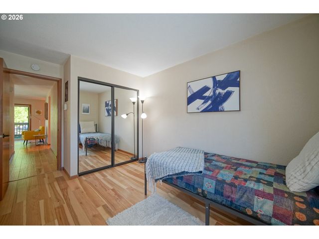 1986 LAKE ISLE Dr, Eugene, OR 97401